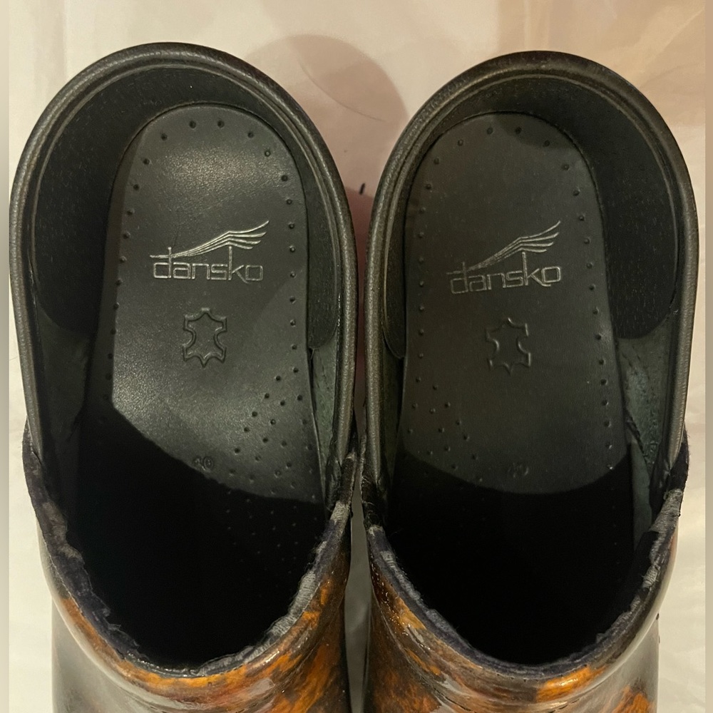Dansko Clogs Goldleaf pattern - Picture 2 of 5